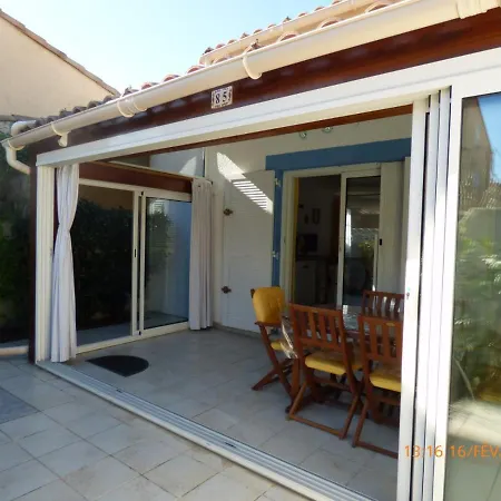 펜션 Les Amandines 아그